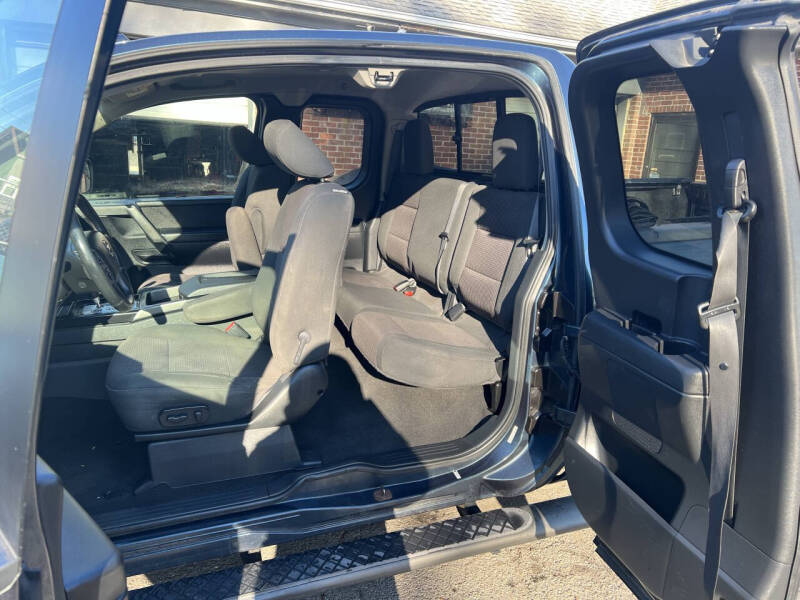 2014 Nissan Titan SV