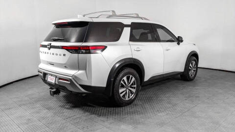 2022 Nissan Pathfinder SL