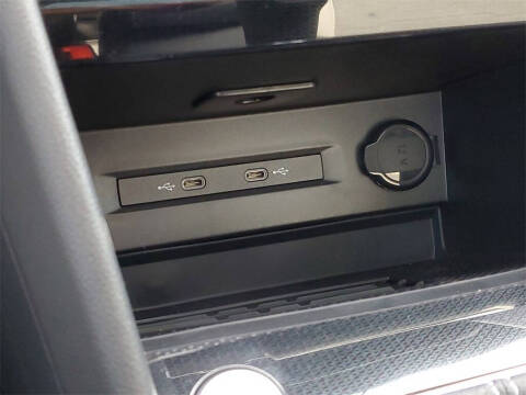 2025 Volkswagen Taos SE Black