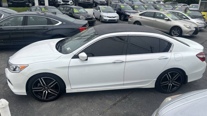 Used 2017 Honda Accord Sport SE with VIN 1HGCR2F10HA054680 for sale in New Castle, DE