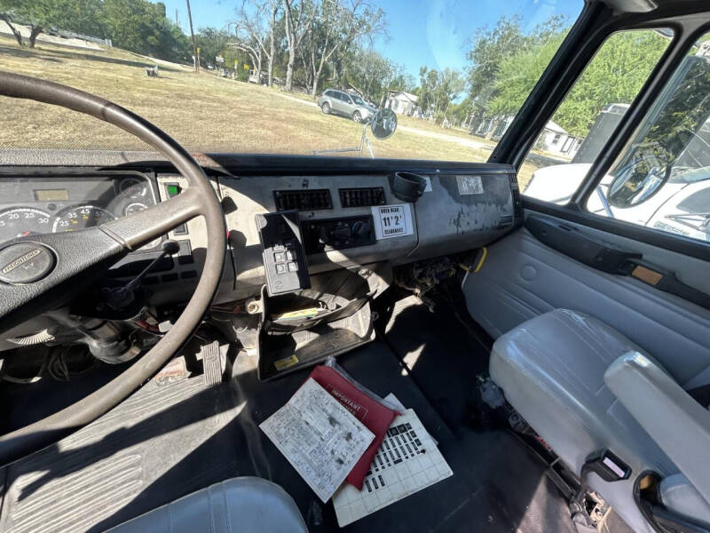 2002 Freightliner FL70