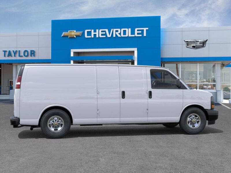 2025 Chevrolet Express 3500