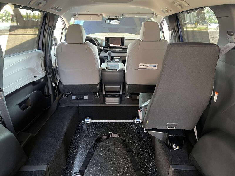 2025 Toyota Sienna LE 8-Passenger