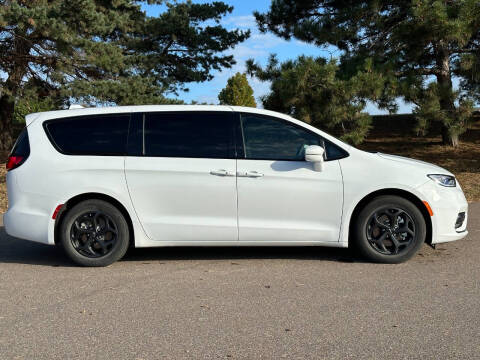 2022 Chrysler Pacifica Hybrid Touring L