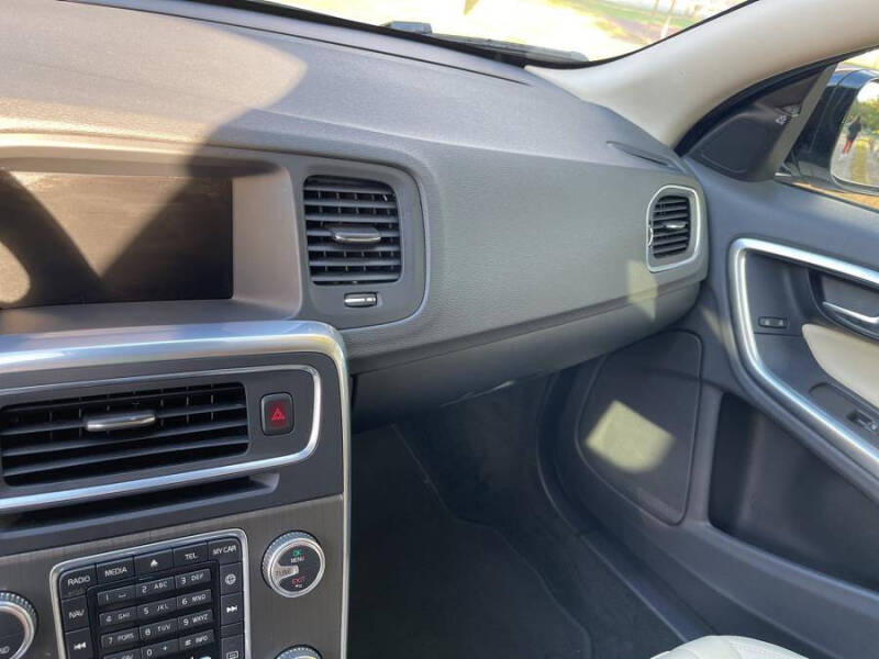 2015 Volvo V60 Cross Country T5