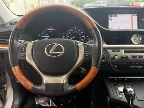 2015 Lexus ES 300h