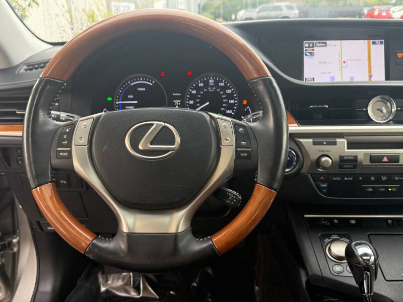 2015 Lexus ES 300h