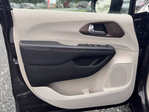 2017 Chrysler Pacifica Touring-L