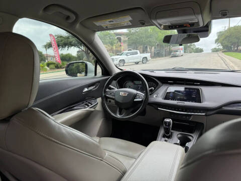 2022 Cadillac XT4 Luxury