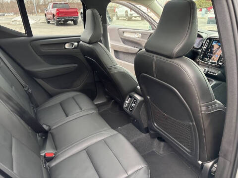 2025 Volvo XC40 B5 Core Bright Theme