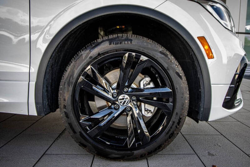 2024 Volkswagen Tiguan SE R-Line Black