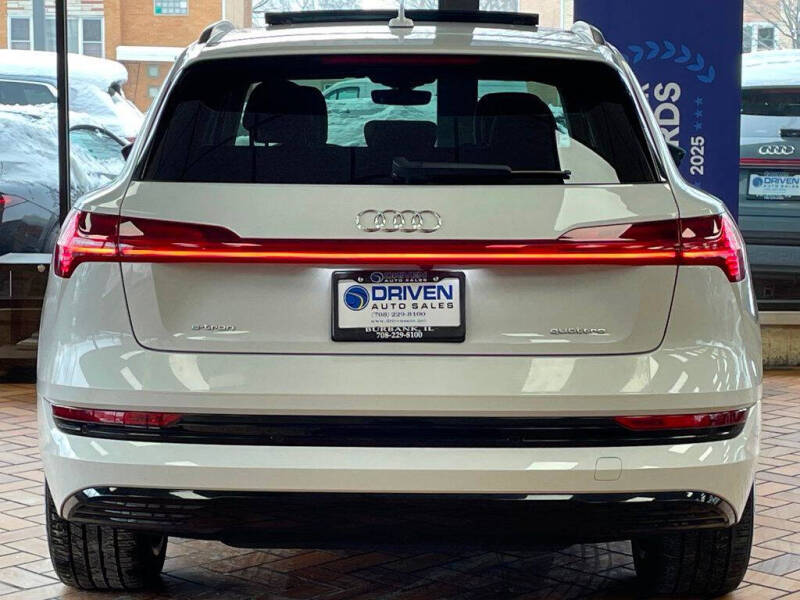 2022 Audi e-tron quattro Premium Plus