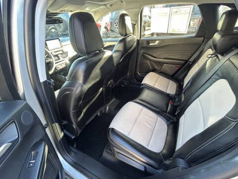 2022 Ford Escape Hybrid Titanium