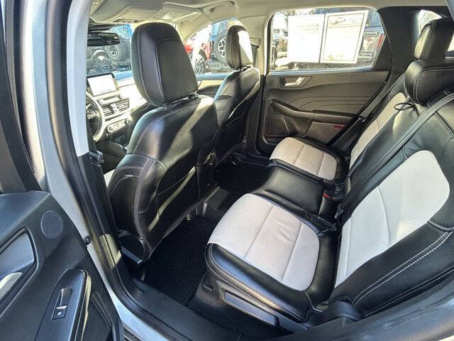 2022 Ford Escape Hybrid Titanium