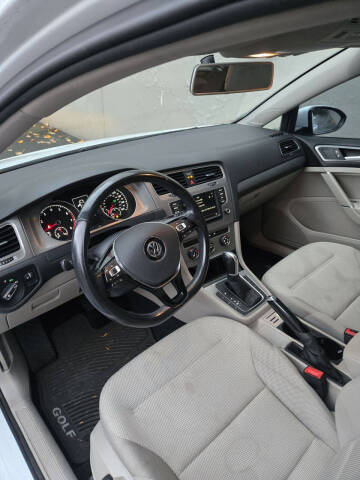 2016 Volkswagen Golf TSI S