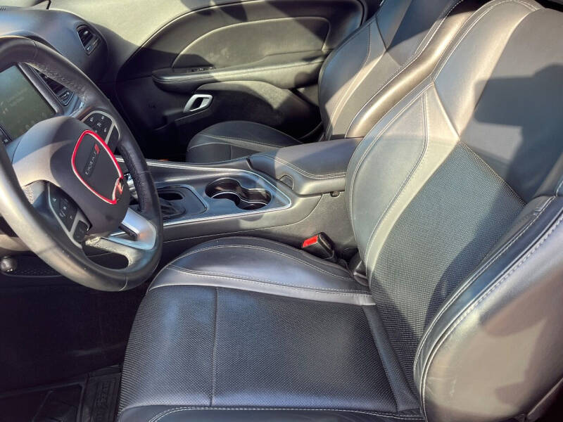 2016 Dodge Challenger SXT Plus