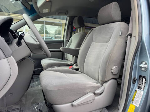 2005 Toyota Sienna LE 7 Passenger