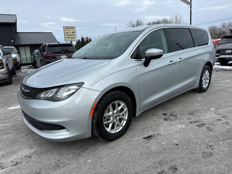 2022 Chrysler Voyager LX