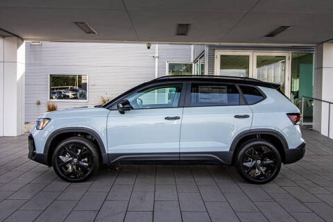 2026 Volkswagen Taos SE Black