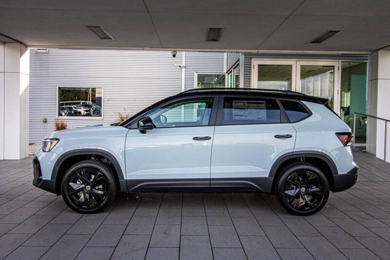 2026 Volkswagen Taos SE Black