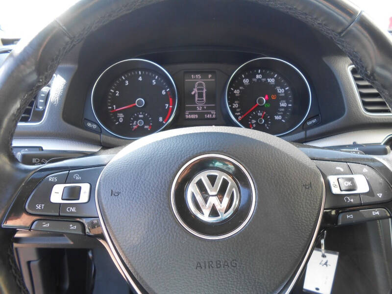 2017 Volkswagen Passat 1.8T R-Line