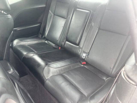 2017 Dodge Challenger SXT Plus