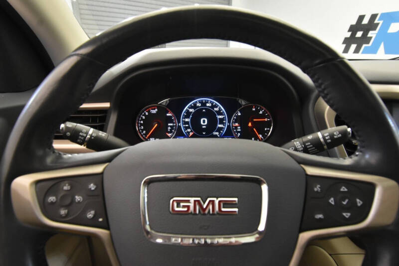 2022 GMC Acadia Denali