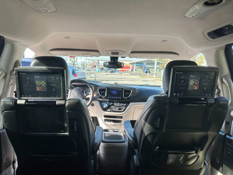 2017 Chrysler Pacifica Touring-L Plus