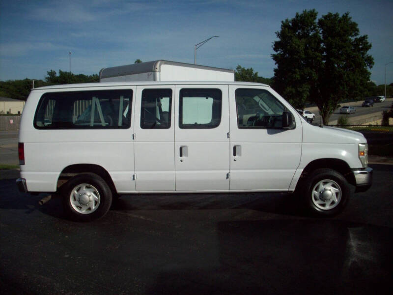2009 Ford E-Series E-150 XLT