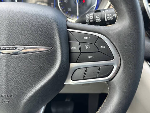 2022 Chrysler Voyager LX