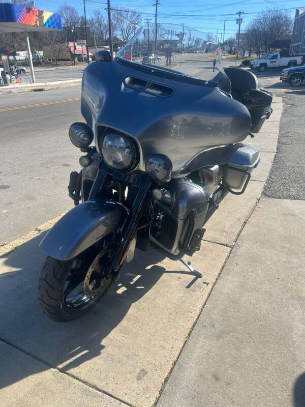 2019 Harley-Davidson FLHTKSE CVO LIMITED