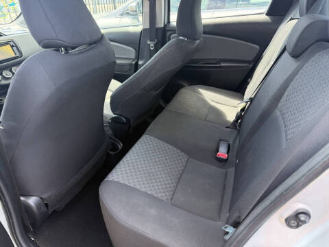 2016 Toyota Yaris 5-Door LE