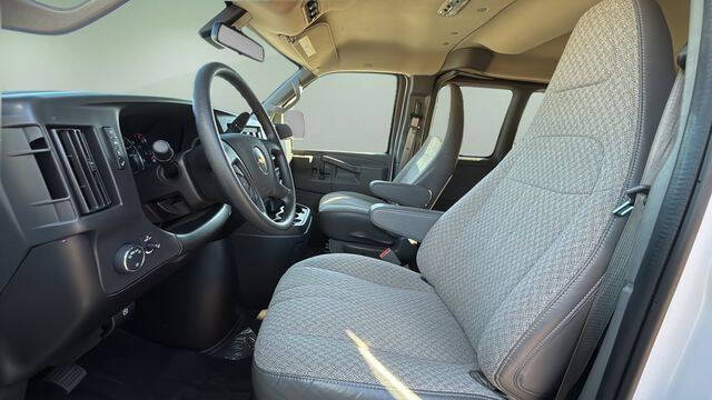 2025 Chevrolet Express LT 3500