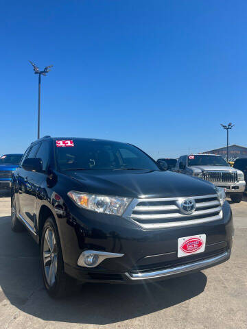 2011 Toyota Highlander for sale at UNITED AUTO INC in South Sioux City NE