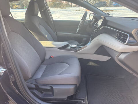 2022 Toyota Camry Hybrid LE