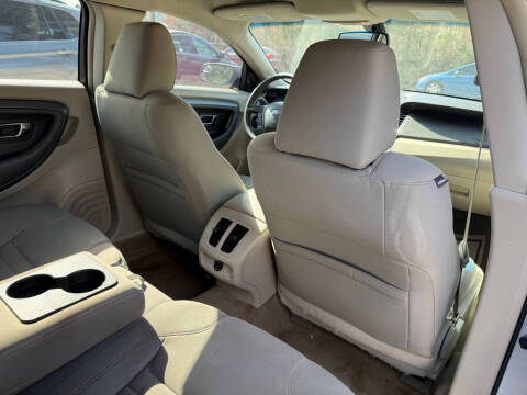 2012 Ford Taurus SE