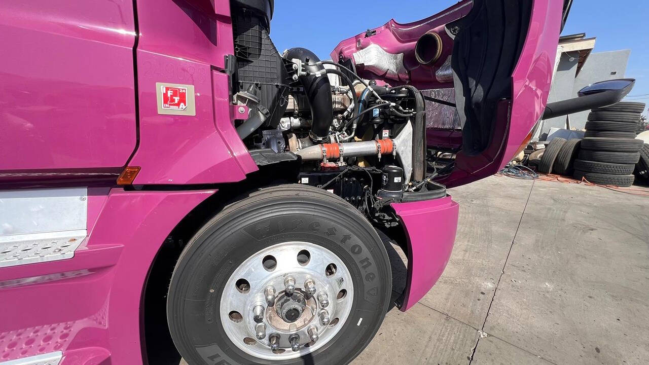 2019 Freightliner Cascadia for sale at KING TRUCK TRAILER SALES in Bakersfield, CA