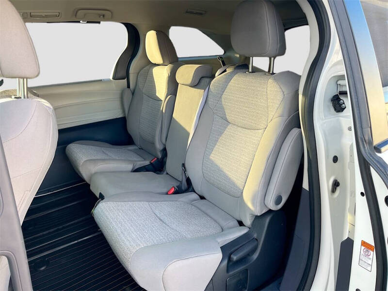 2022 Toyota Sienna LE 8-Passenger