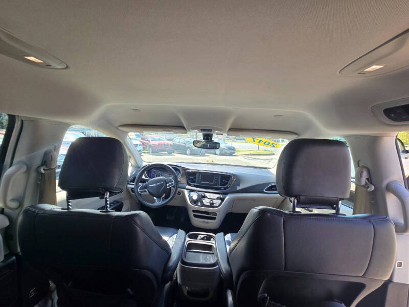 2017 Chrysler Pacifica Touring-L