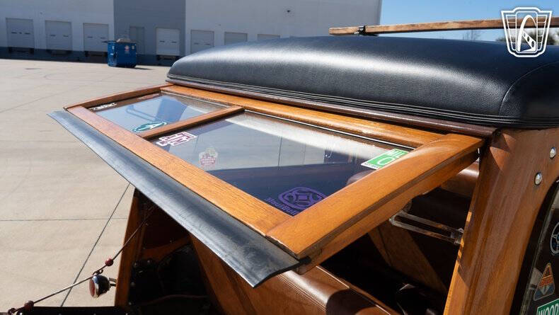 1946 Ford Super Deluxe