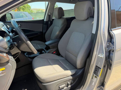 2017 Hyundai Santa Fe SE