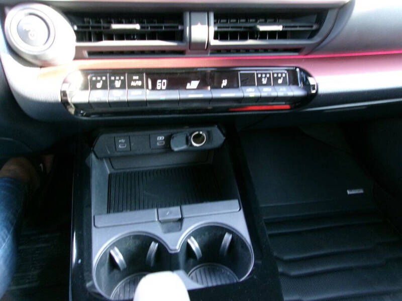 2024 Toyota Prius Prime SE