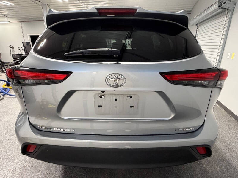 2022 Toyota Highlander LE