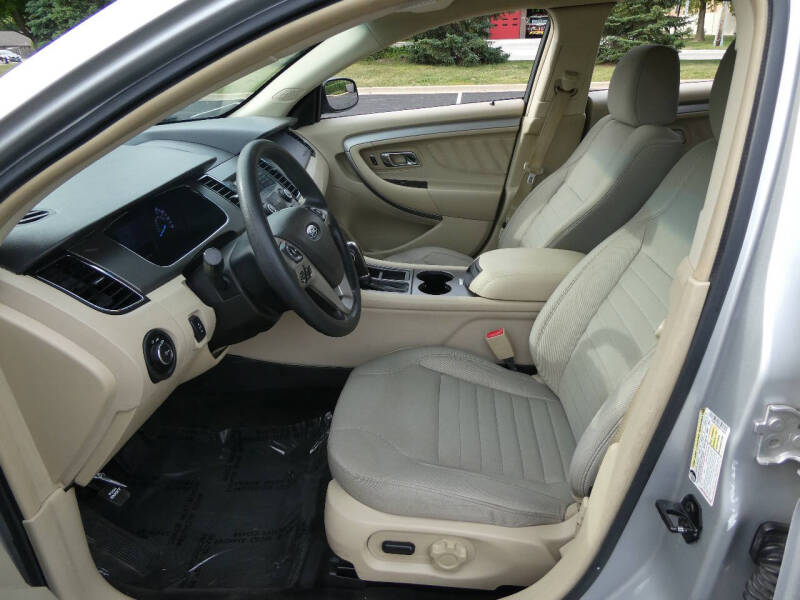2017 Ford Taurus SE