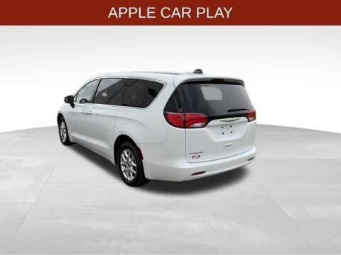 2022 Chrysler Voyager LX