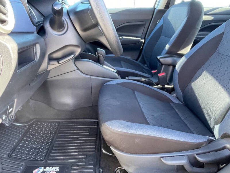 2023 Nissan Versa SV