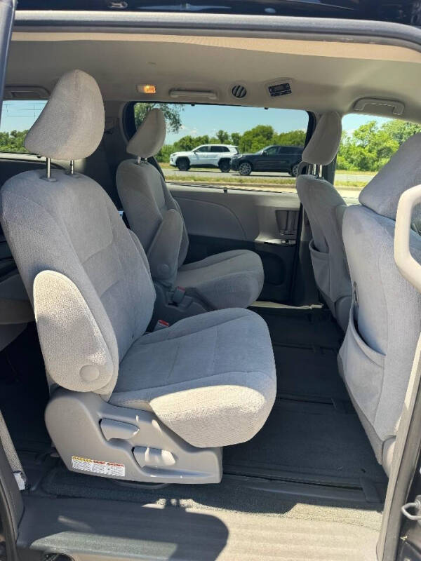 2015 Toyota Sienna LE 7-Passenger