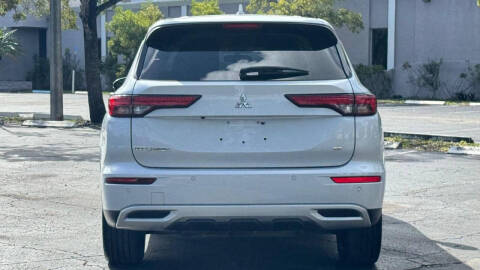 2022 Mitsubishi Outlander SE