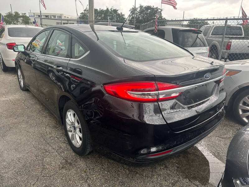 2018 Ford Fusion S photo 5