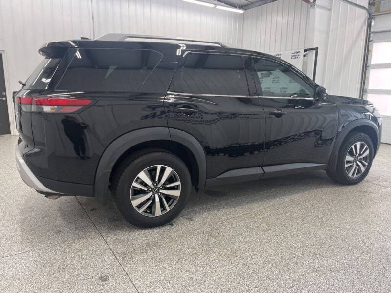 2024 Nissan Pathfinder SL